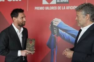 梅西获评巴萨史上最受爱戴球员:我原本希望整个生涯都能留在巴萨